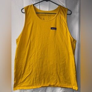 Patagonia P-6 Label Organic Tank Top in yellow Size L